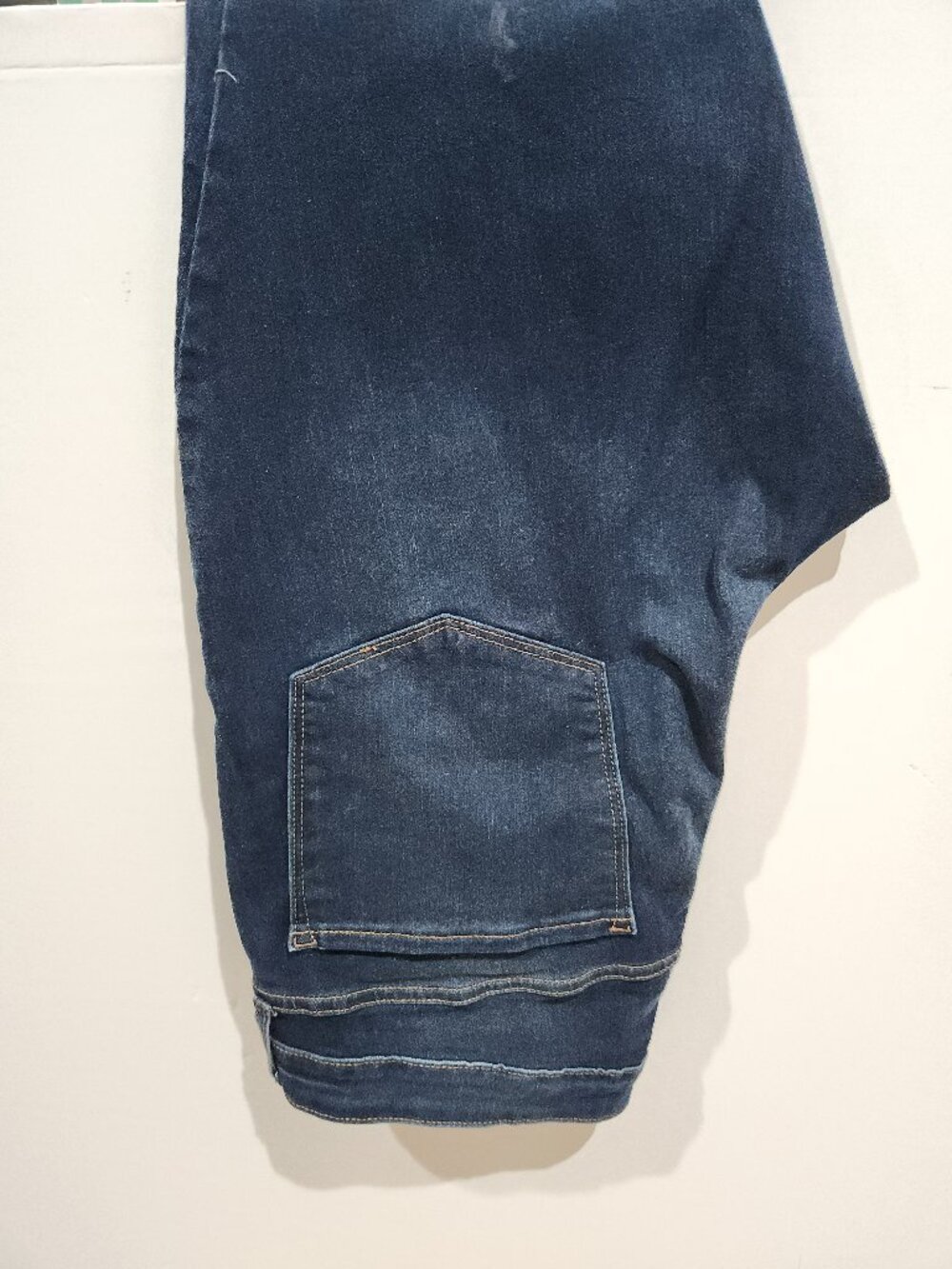 Old Navy Mid Rise Super Skinny Jeans – Size 18